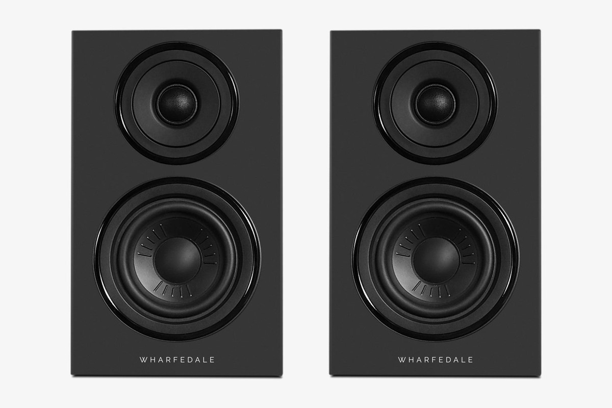 Two black Wharfedale DIAMOND 12.0i seen from the front, with their tweeter and 4-inch bass driver
