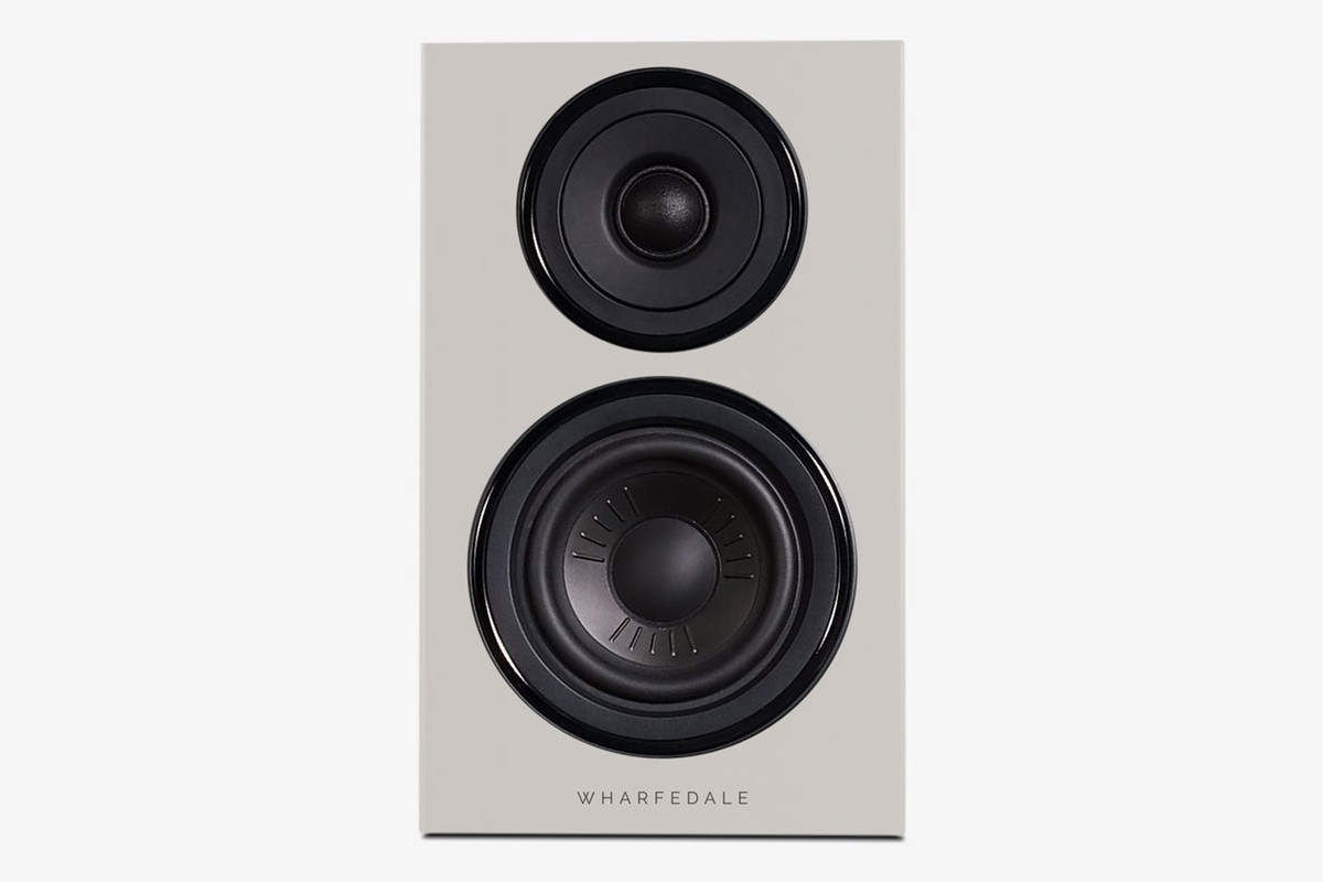 Grey speaker seen from the front, with its bass driver and tweeter