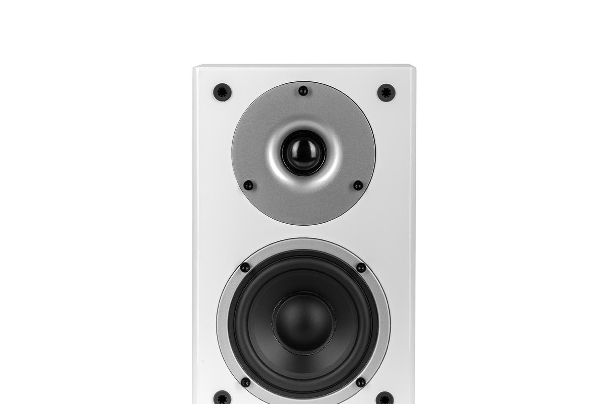 White speaker seen from the front, with dome and mid-range driver in a silver frame