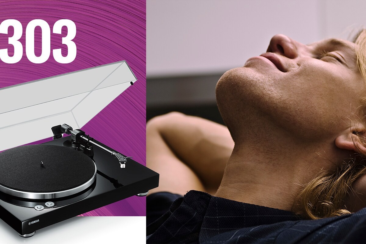 Platinum Yamaha TT-S303 Draufsicht auf Hi-Fi-Schrank