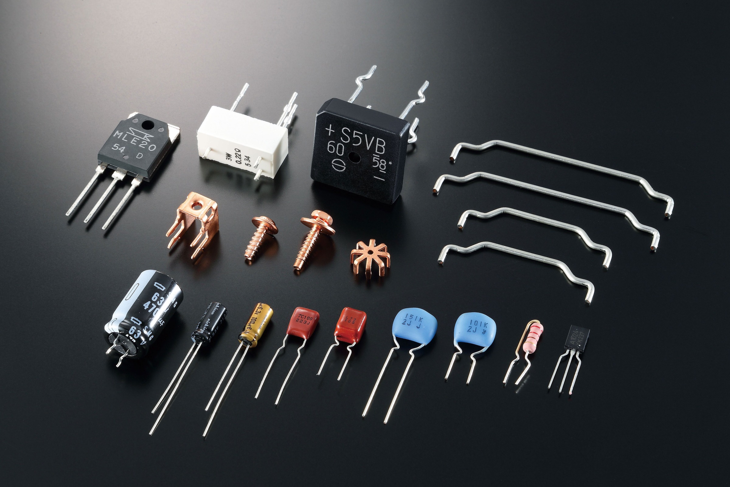 Composants audio sélectionnés, condensateurs, transistors et câblage