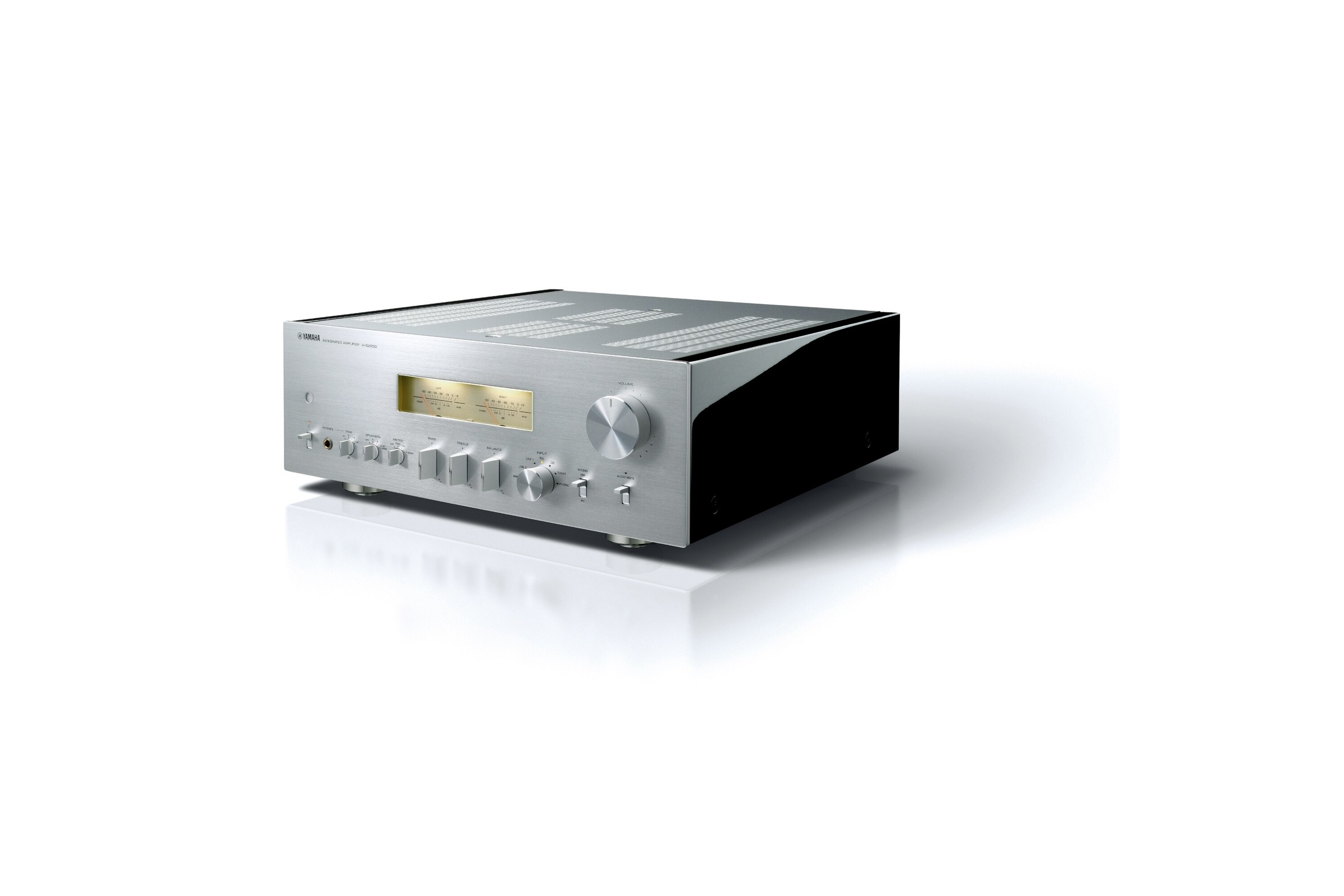 Unit in silver seen at three quarters on a white background
