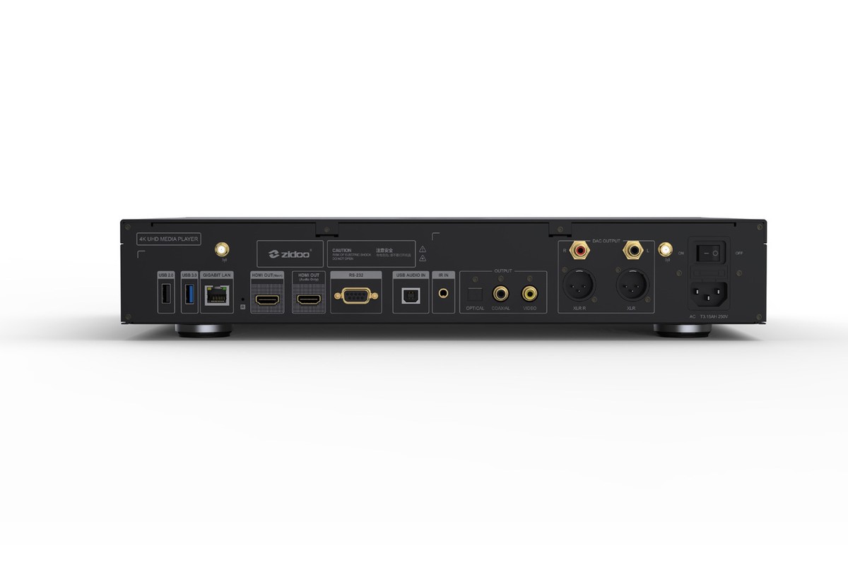 Face arrière avec sorties XLR, RCA, coaxiale et optique, deux prises HDMI et port Ethernet