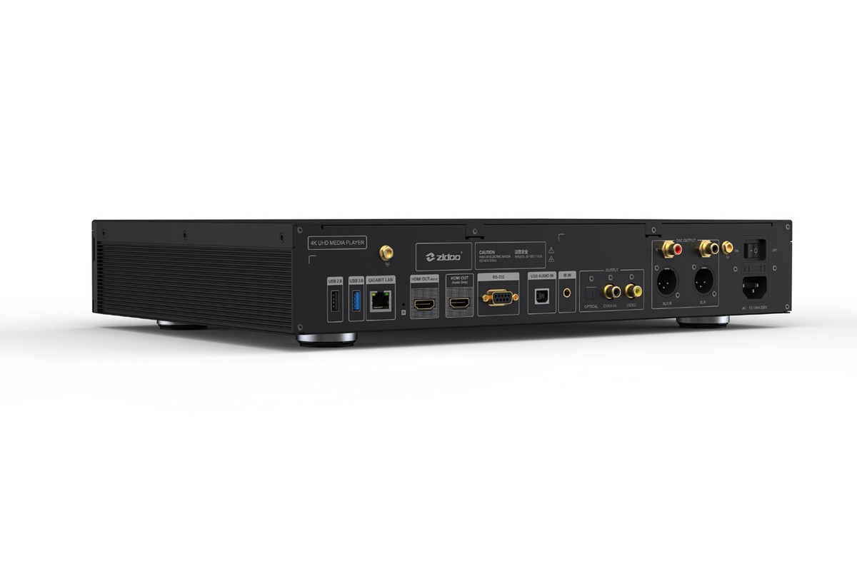 Panneau arrière vu de biais, prises symétriques et connecteurs d'antenne en façade arrière